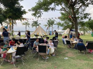 Thời Đại AI không chỉ tạo ra thách thức mà còn mang đến các công cụ hỗ trợ mạnh mẽ cho Giáo Dục Không Gian Mở. Sáng Kiến Re-edu